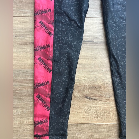 Tampa Bay Buccaneers Assembly 7/8 High Waist 2-Pocket Leggings Medium - Picture 4 of 12